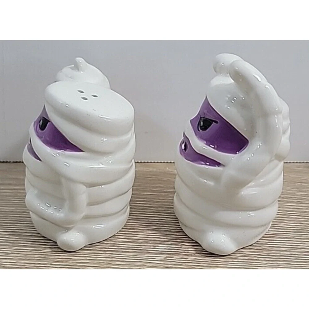 Halloween Mummy Salt and Pepper Shakers Spooky Ceramic‎ Figurines 3in